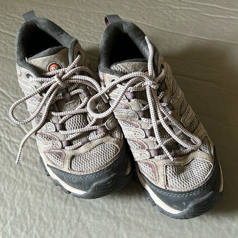 Merrell Moab 3 low profile hiking shoes